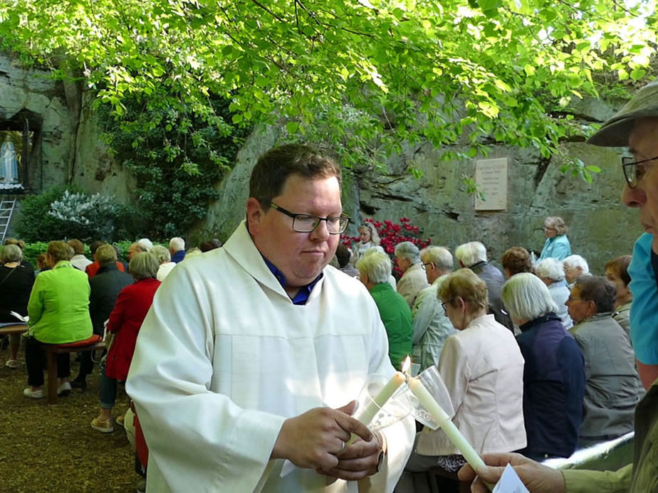 Maiandacht mit Krönung der Fatima-Madonna (Foto: Karl-Franz Thiede)